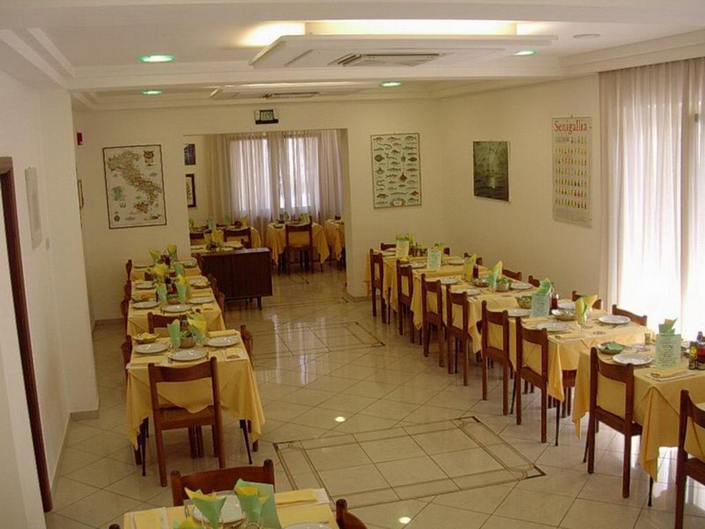Hotel Vienna Senigallia Exterior foto