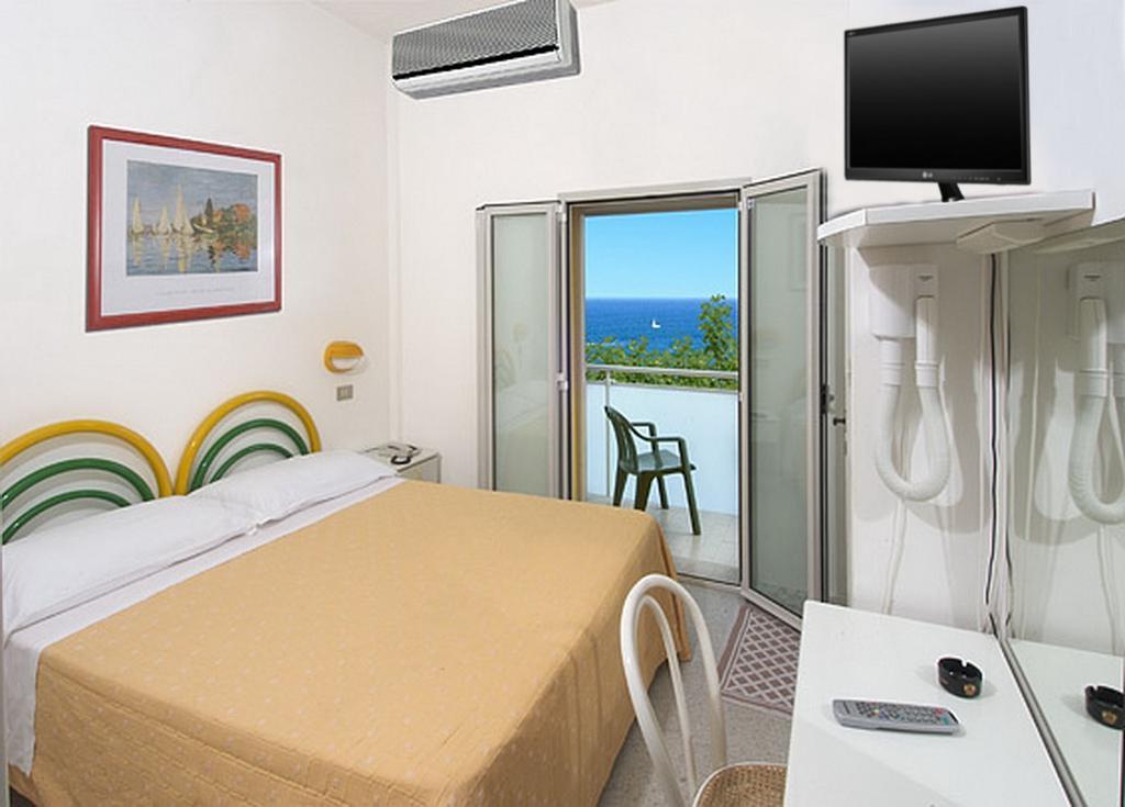 Hotel Vienna Senigallia Zimmer foto
